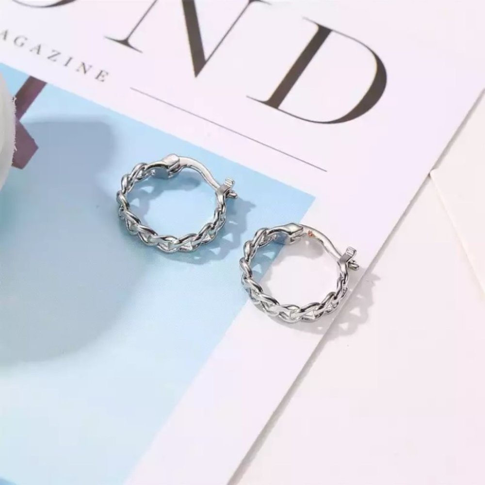 #7 Simple Hollow Geometric Chain Earrings - Picture 4 of 5
